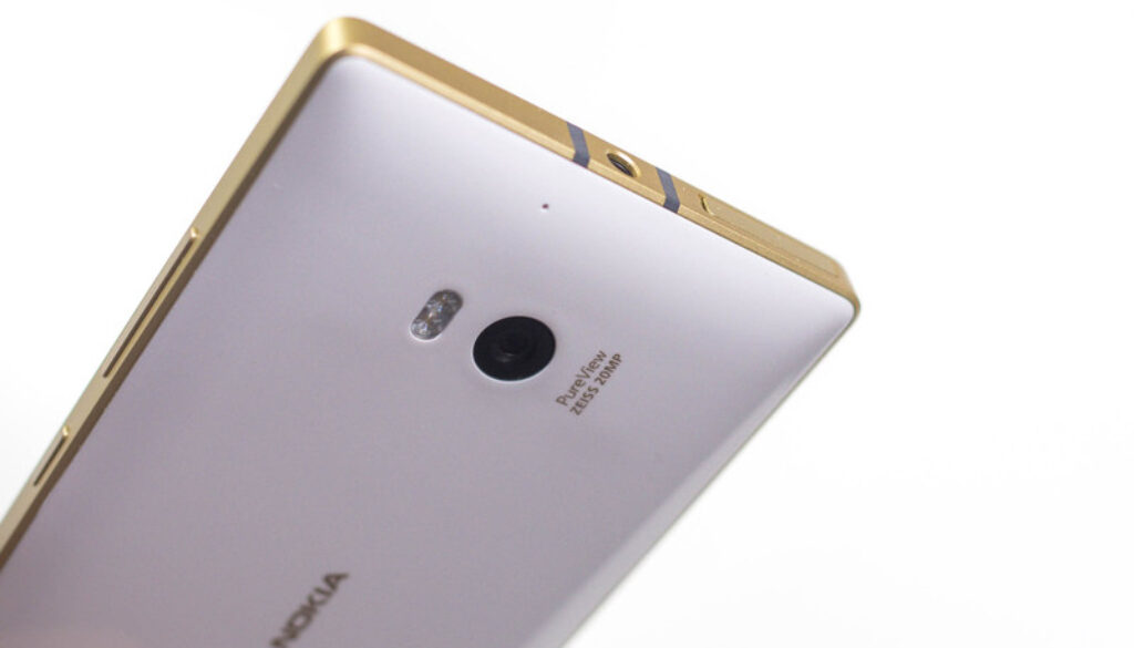 lumia-930-white-gold-back.jpg